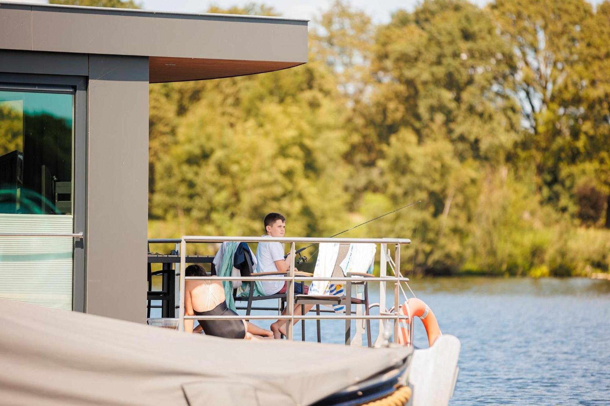 Vakantie & Resort Leukermeer Well  エクステリア 写真